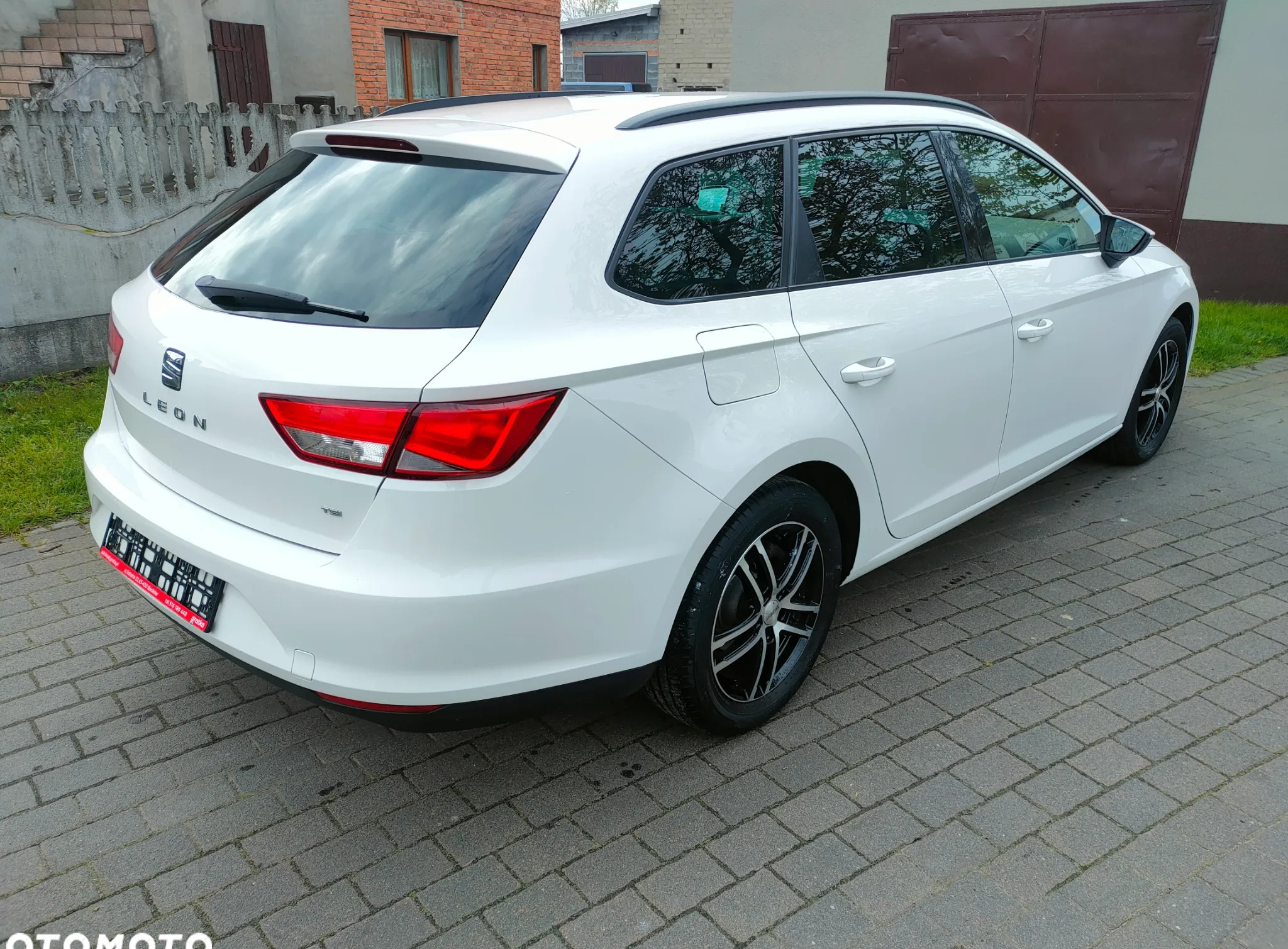 Seat Leon cena 36900 przebieg: 158000, rok produkcji 2014 z Sanok małe 352